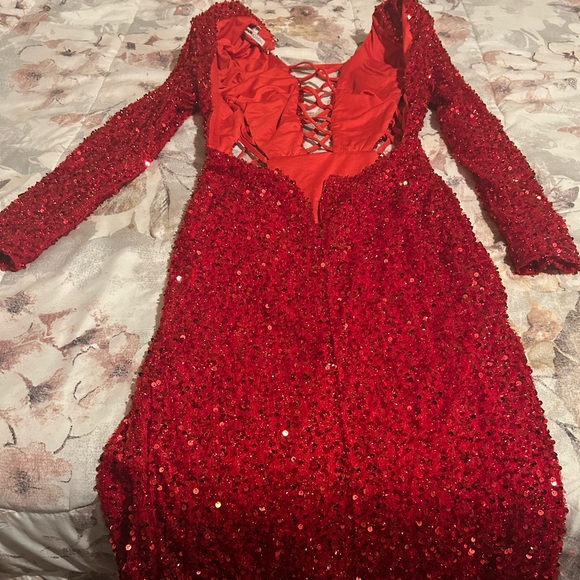 Red sequins long sleeve with a side split - Picture 1 of 2